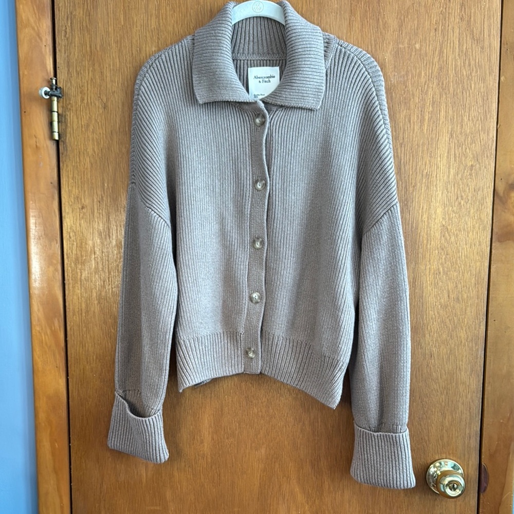 Abercrombie and Fitch Women's Beige Button-Up Cardigan Sz M